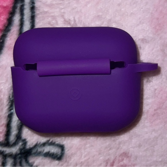 purple silicone airpods pro case - Picture 3 of 3